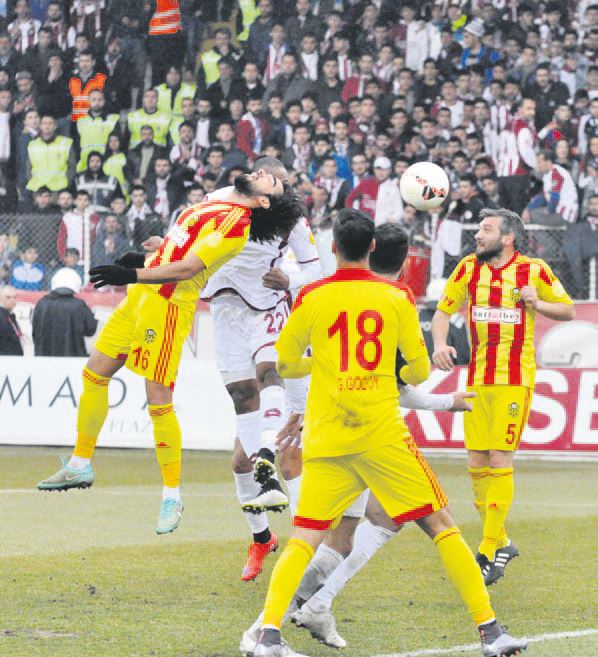 Malatya'dan 3 gol yiyen Elazığ ağır yaralı