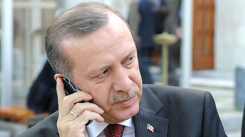 Erdoğan'dan Arınç'a başsağlığı telefonu