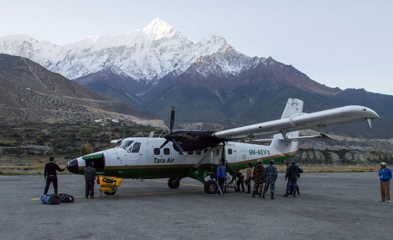 Nepal'de yolcu uçağının enkazı bulundu