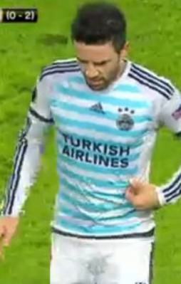 Gökhan Gönül'ün kaburgası kırılmış