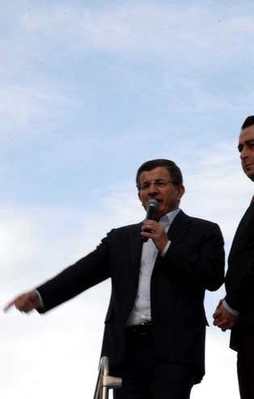 Davutoğlu: Dünyayı onlara dar ederiz!