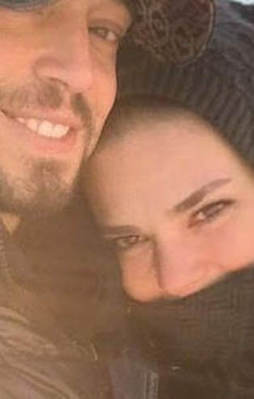 Aslı Enver Murat Boz'un evine taşındı