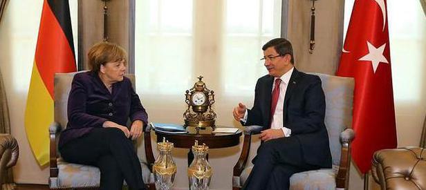 Başbakan Davutoğlu ile Merkel telefonda görüştü