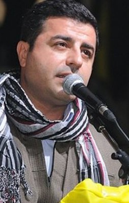 Köşeye sıkıştı: 'Bir daha hendek kazmayacağız'