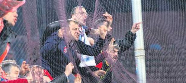 Taraftardan özür diledi