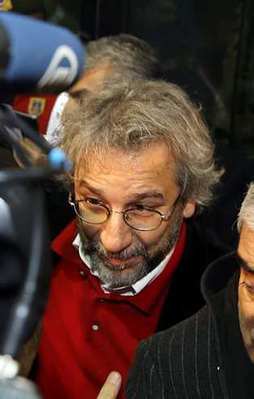 Dündar'a anlaşmalı tahliye