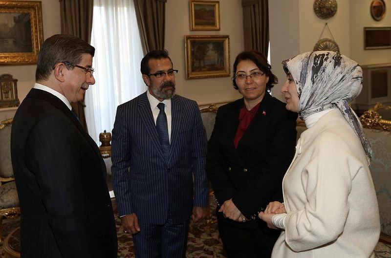 Başbakan Davutoğlu Özgecan'ın ailesiyle görüştü