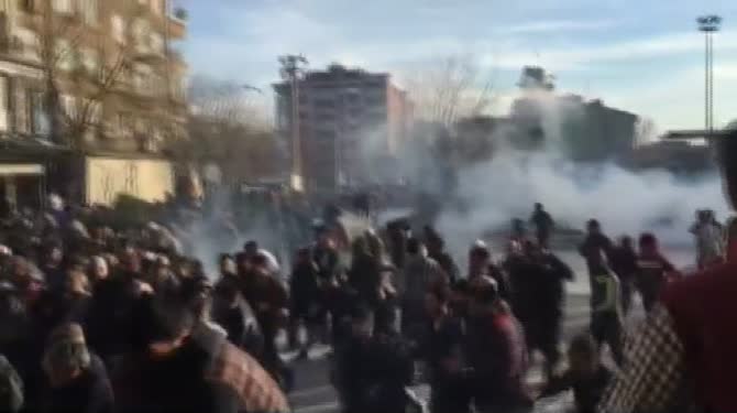 Sur'a yürüyenlere müdahale edildi-1