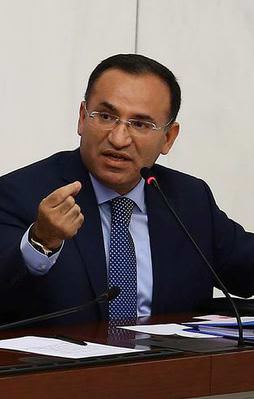 Bozdağ: Okuyamıyorum yüzüm kızarıyor