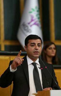 Kürt gençlerden Demirtaş'ın kirli yüzünü ortaya çıkaran yeni klip
