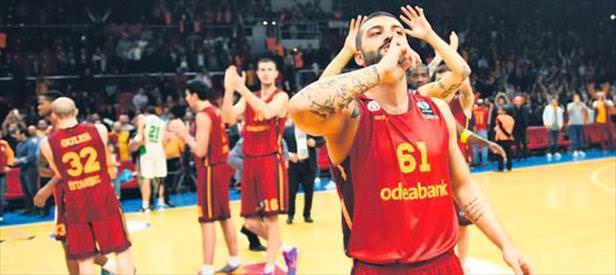 Aslan Kafkaf'ı dağıttı son sekize kaldı!