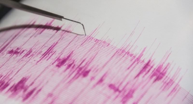 Endonezya'da 7,9 büyüklüğünde deprem