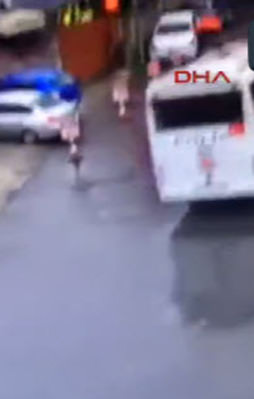 Bayrampaşa'da çevik kuvvete saldırı