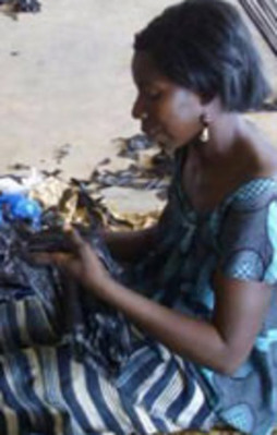 Afrikalı kadın bu azmine hayran kalacaksınız