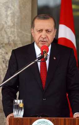 "Dürüstsen masadan kaçmazsın"