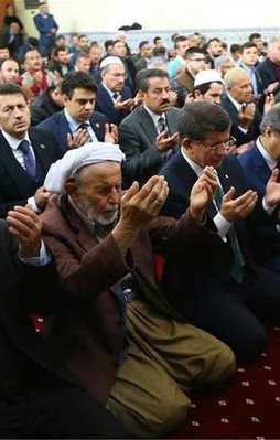 Davutoğlu cuma namazını Silopi'de kıldı