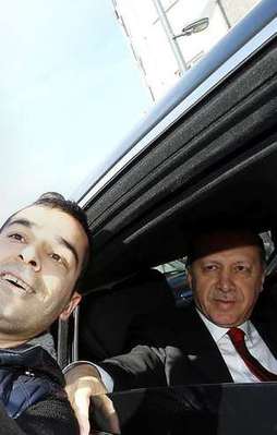 Konvoyu durdurup Erdoğan'la selfie çekti