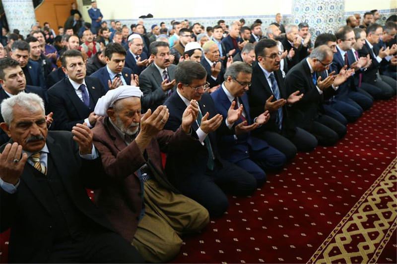 Davutoğlu cuma namazını Silopi'de kıldı