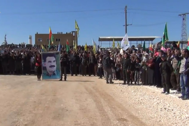 PYD cenazesinde Öcalan posteri-1