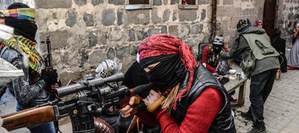 Sur’da silahla poz veren PKK’lı her şeyi anlattı