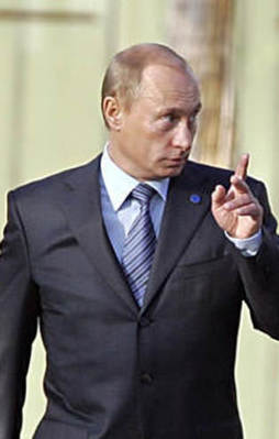 NATO: Putin, Merkel'i devirmek istiyor