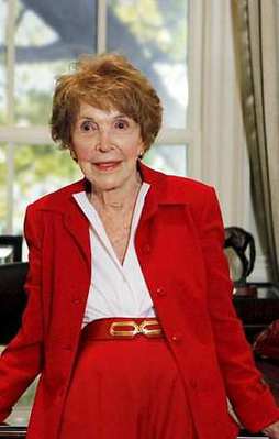 Nancy Reagan vefat etti