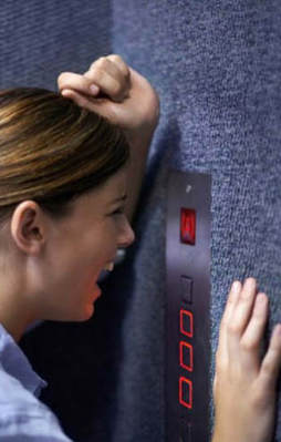 1 ay asansörde mahsur kaldı