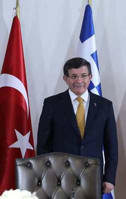 Davutoğlu: Vize muafiyeti Haziran'da başlayacak