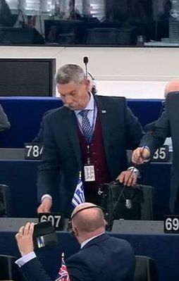 Irkçı Yunan vekil haddini aştı!