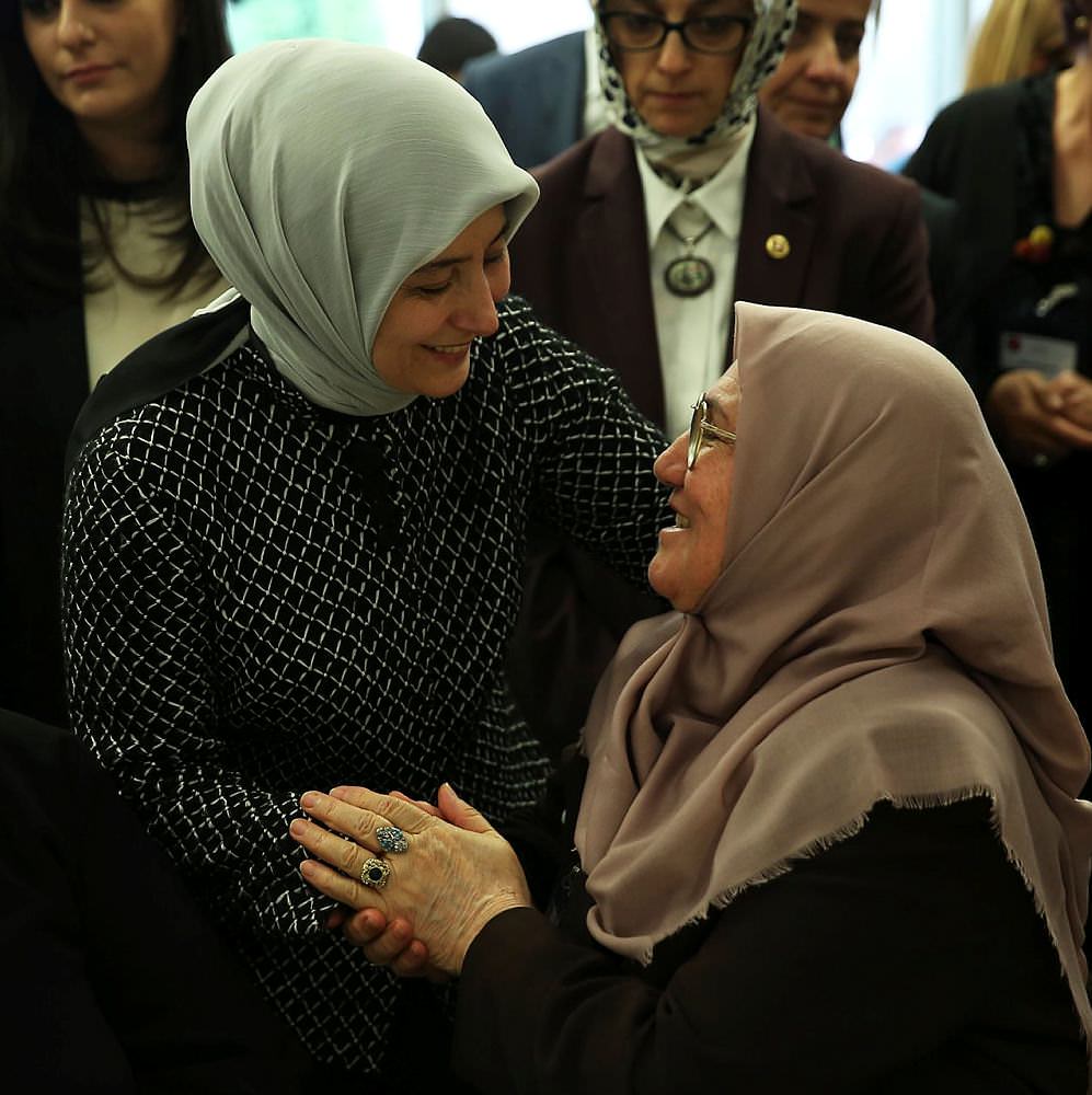 Sare Davutoğlu'ndan şehit aileleriyle duygusal buluşma-4