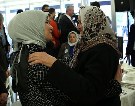 Sare Davutoğlu'ndan şehit aileleriyle duygusal buluşma-5