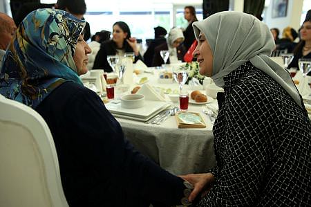 Sare Davutoğlu'ndan şehit aileleriyle duygusal buluşma-6