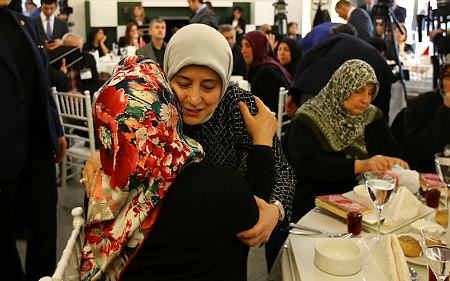 Sare Davutoğlu'ndan şehit aileleriyle duygusal buluşma-7