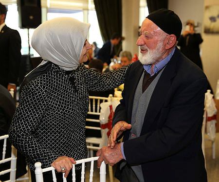 Sare Davutoğlu'ndan şehit aileleriyle duygusal buluşma-8