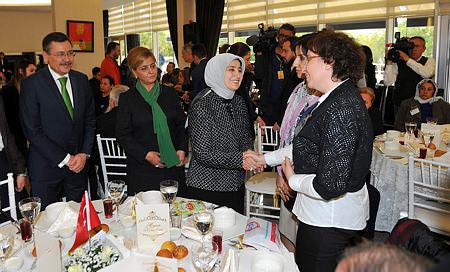 Sare Davutoğlu'ndan şehit aileleriyle duygusal buluşma-9