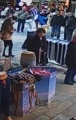 Seyyar satıcı Suriyeli çocuğu yere çarptı