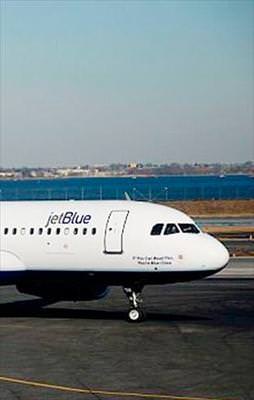 ABD'de iki Müslüman kadın uçaktan indirildi