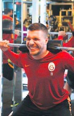 Podolski'ye Toronto kancası!