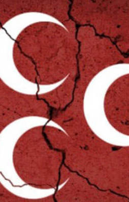 MHP’li ilçe başkanı ve 25 partili istifa etti