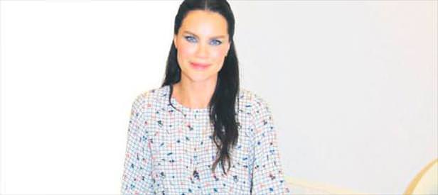 Ebru’dan oto-şov
