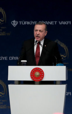 Ümmeti parçalayanların gayretlerine seyirci kalamayız