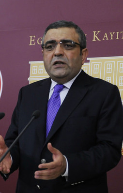 CHP'li vekil PKK kanalına çıktı