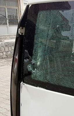 PKK'lı teröristler evini terk etmek isteyenlere ateş açtı