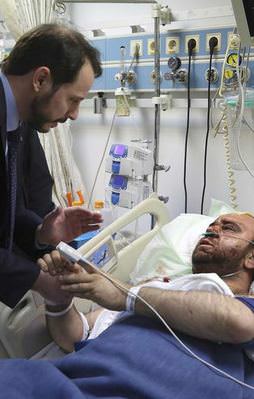 Bakan Albayrak yaralıları ziyaret etti