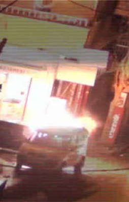 Polise roketatarlı saldırı kamerada