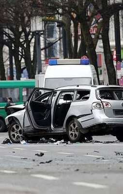 Berlin'de bomba yüklü araç patladı