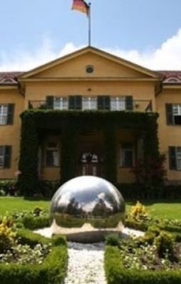 Almanya Türkiye'deki okulunu ve büyükelçiliğini kapattı