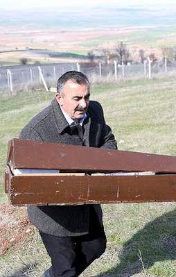 Hain saldırının en küçük kurbanı toprağa verildi