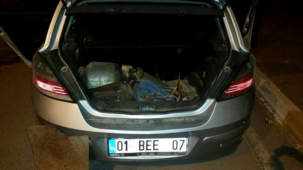 Diyarbakır'da bomba yüklü araç yakalandı-2