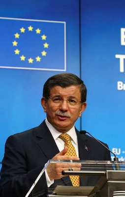 Davutoğlu: Bugün tarihi bir gün